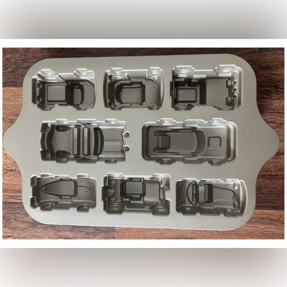 Nordic Ware Cars Cake Mold Bundt Pan - Picture 4 of 4